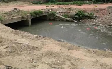 解决乡村黑臭水体突出环境问题